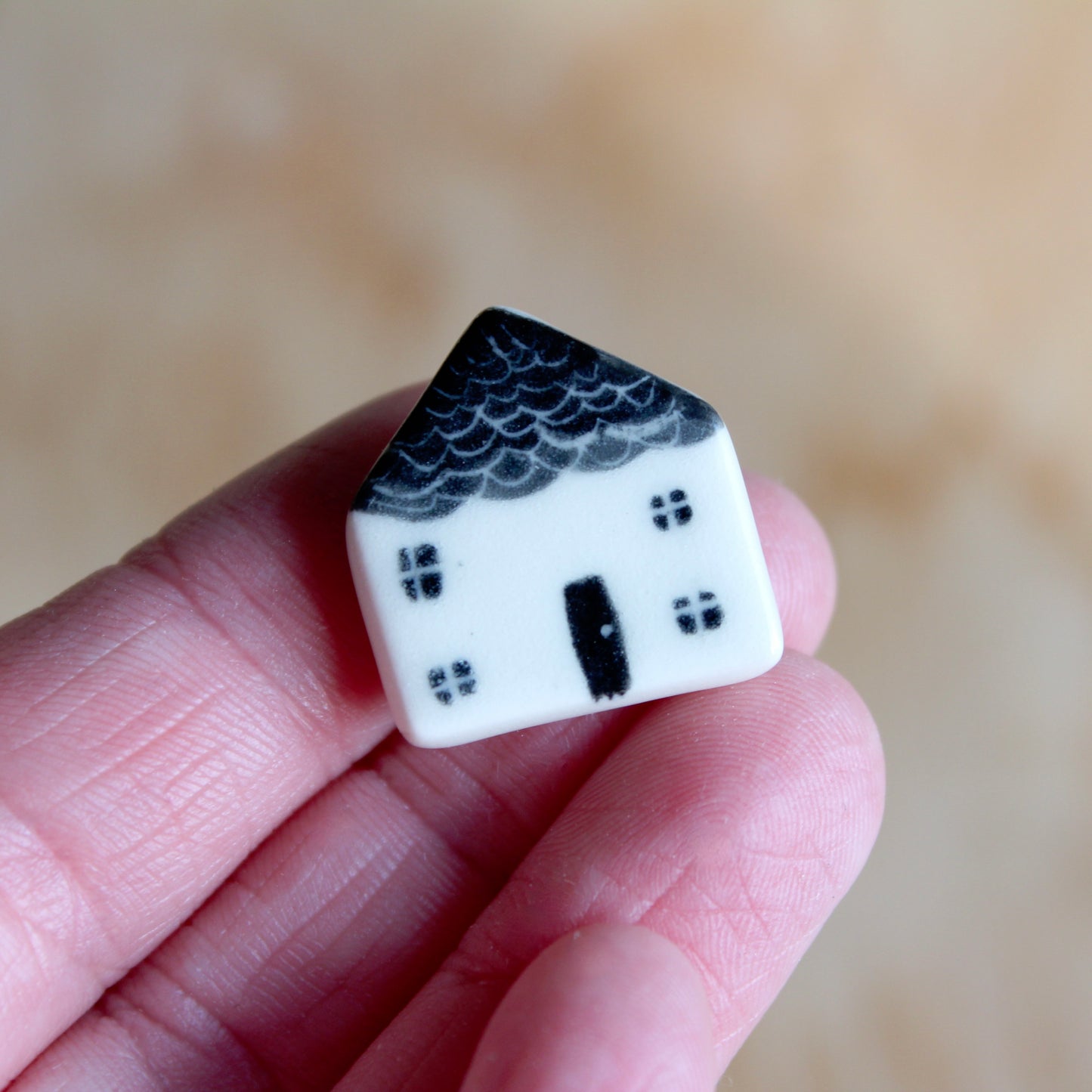 Little cottage ceramic pin