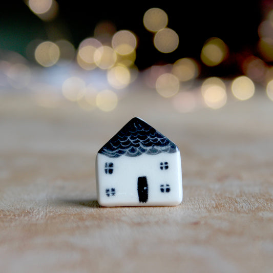 Little cottage ceramic pin