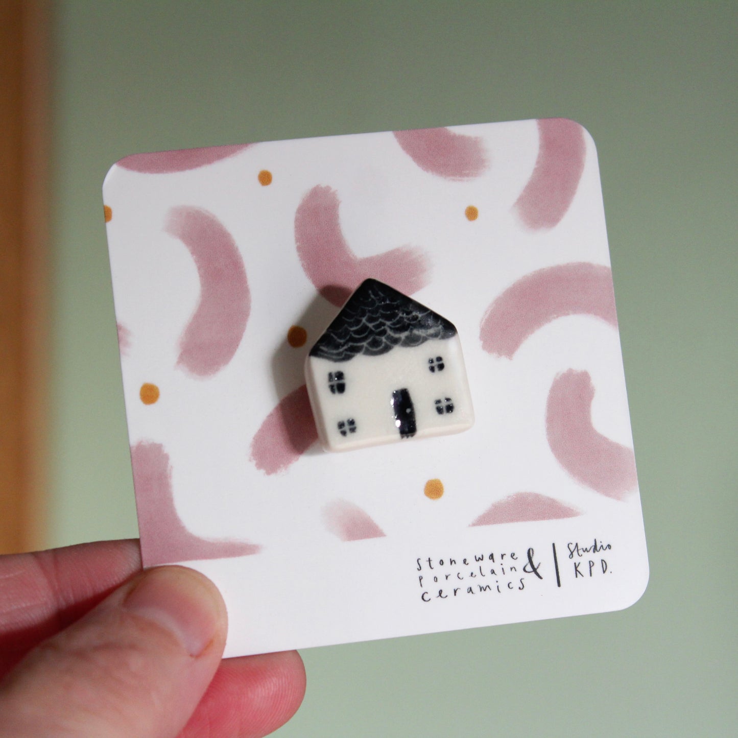 Little cottage ceramic pin