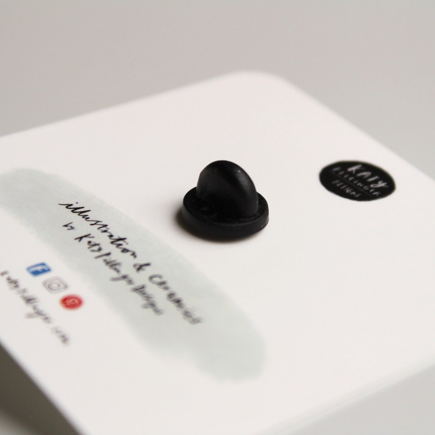 Face Ceramic Pin
